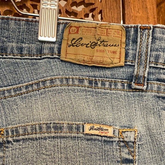 🚺 Levi’s mid rise straight jeans - Picture 2 of 8